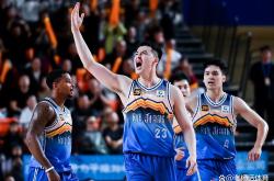 开云体育app-新疆男篮力挫山东队，全队欢庆晋级