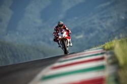 开云体育中国-跨界称王，当湖人稳操胜券，布克在F1赛道接管比赛