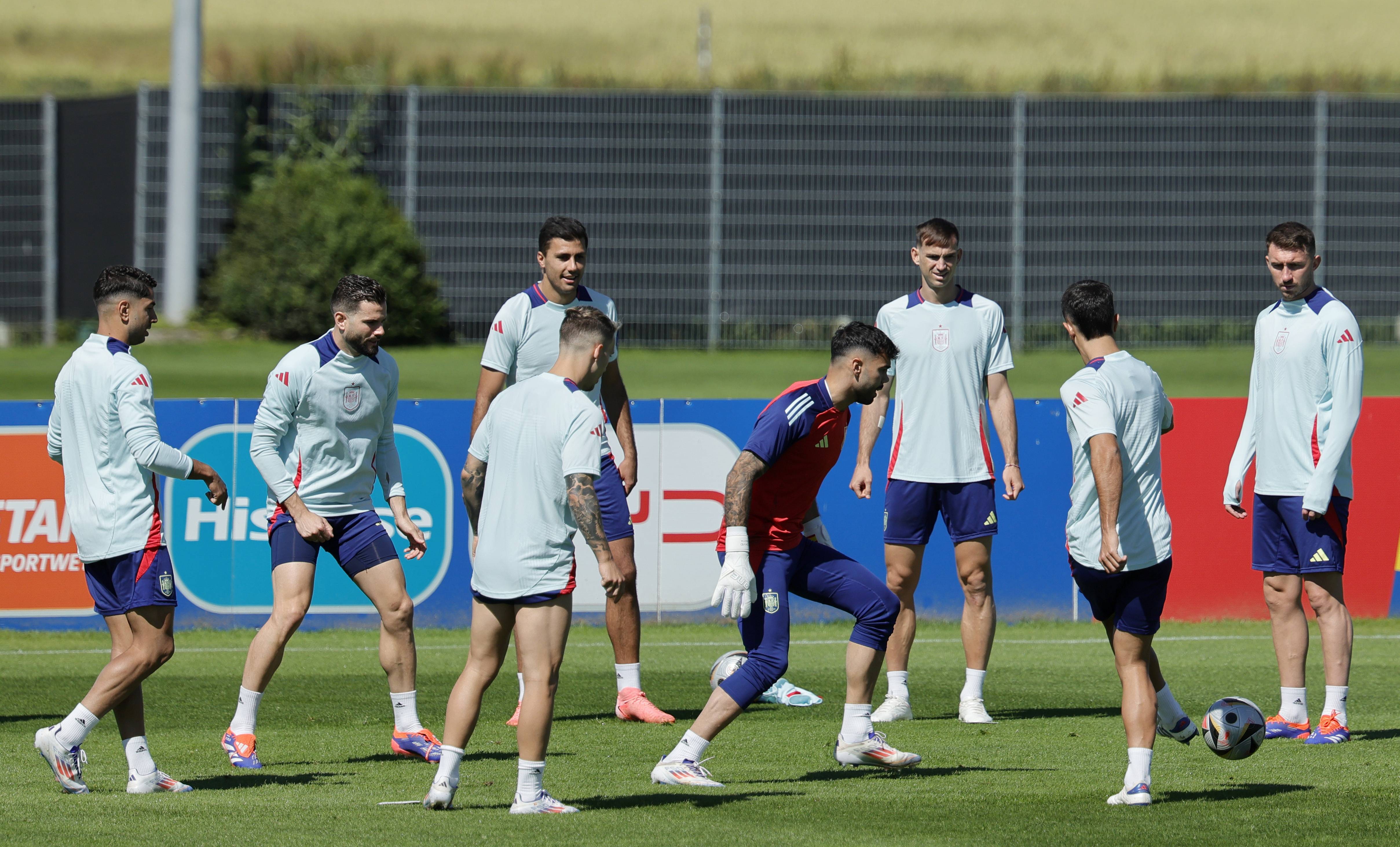 斯洛伐克队备战,球员备战决赛圈 斯洛伐克队备战,球员备战决赛圈