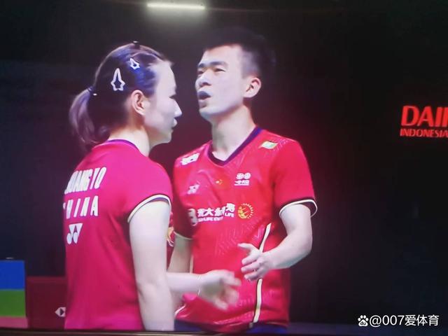 包含韩国队绝杀中国队，黄鸭组合点燃赛场的词条