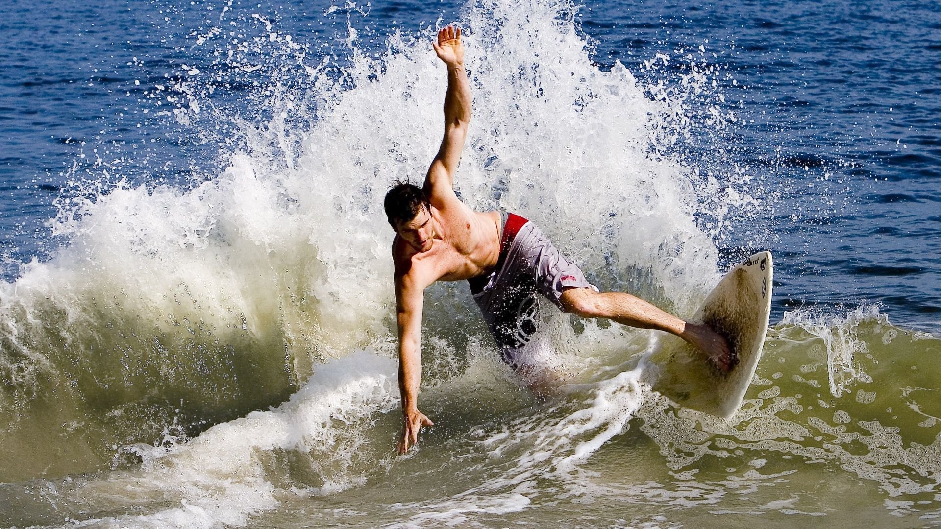 赛道上的终局审判,切特关键回合不手软,F1年度争冠之夜铸就传奇