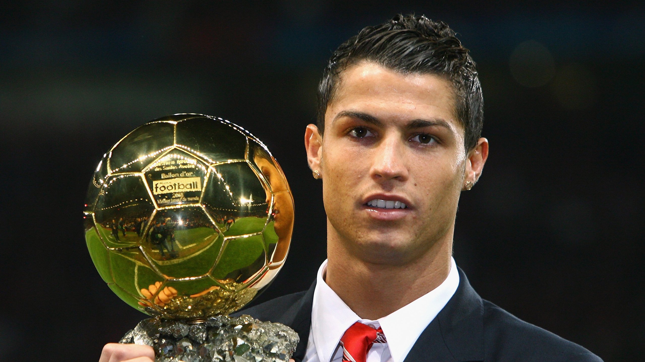 梅西爆发点燃赛场,加纳争冠战力克那不勒斯,足球世界见证唯一性瞬间