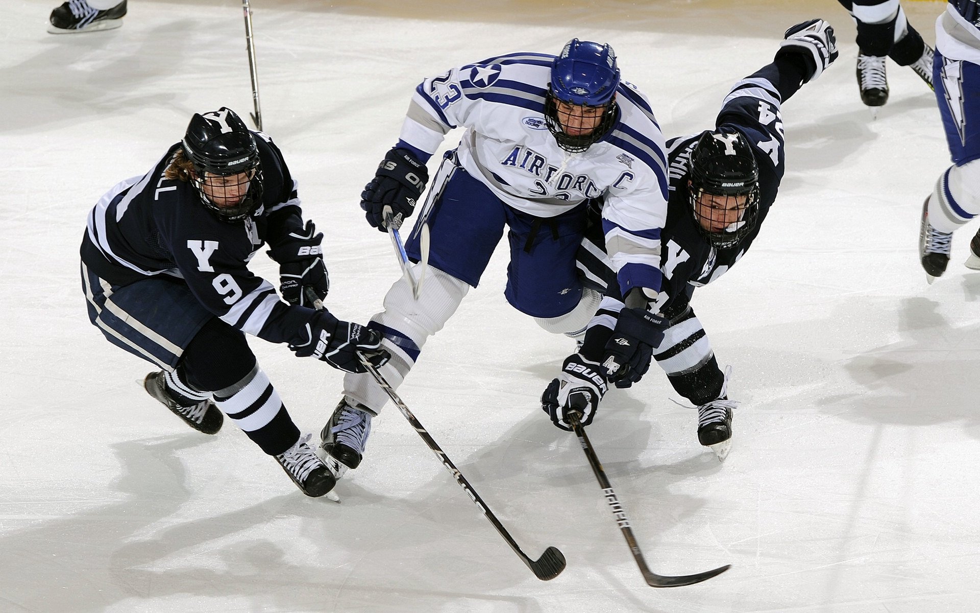 雷霆击溃公牛,乔治化身关键先生,一场定义领袖的比赛