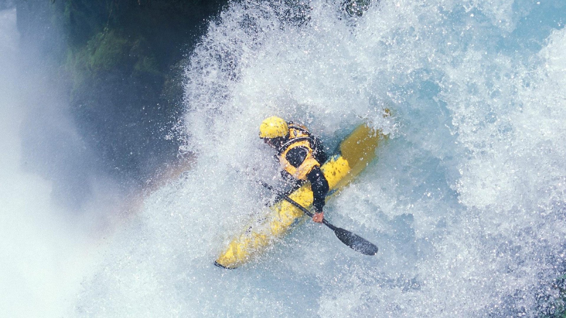 上海队轻取篮网，周琦关键制胜